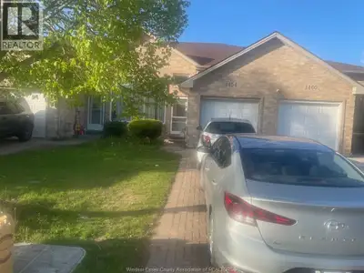 Beautiful 2+1 Bedroom, 2 Bathroom Freehold Townhouse for Lease - South Windsor Welcome to this well-...