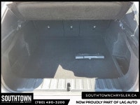 2025 BMW X2 xDrive28i Experience the BMW X2 xDrive28i with only 50066 km on the odometer. Finished i... (image 5)