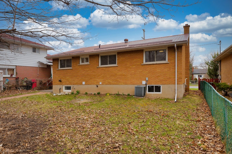 Charming 2 bedroom 1 bath unit at 134 Weller Ave Long Term Rentals