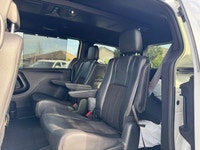 SINGLE-DVD ENTERTAINMENT SYSTEM -inc: HDMI Port Video Remote Control Wireless Headphones 2nd Row Ove... (image 4)