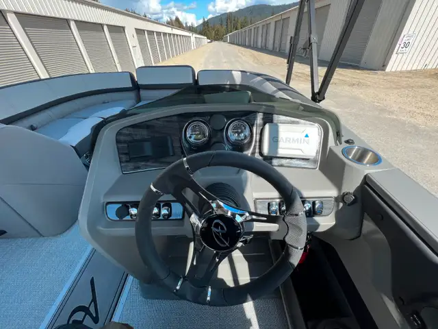 2023 Avalon LSZ Quad Lounger in Powerboats & Motorboats in Kelowna - Image 8