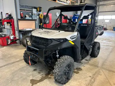 2025 Polaris Ranger 1000 Premium 4 x4 UTV Only 161 km 1000 cc, 61 hp Factory winch Alumiunum rims Ro...