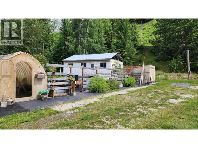 3015 6 Highway Nakusp, British Columbia in Houses for Sale in Nelson - Image 35