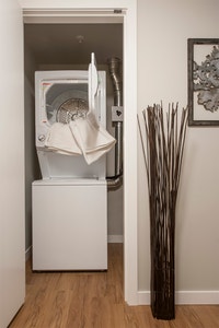 Your Best Move Starts Here: LUXURY 1 BEDROOM SUITES IN DOWNTOWN VICTORIA! Come and View your new hom... (image 8)