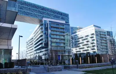 PIER 27: Large 1 Bedroom+Den Condo For Rent Downtown Toronto