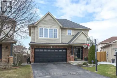 Quiet court location in a family friendly area of Summerside! Open concept plan boasting warm hardwo...