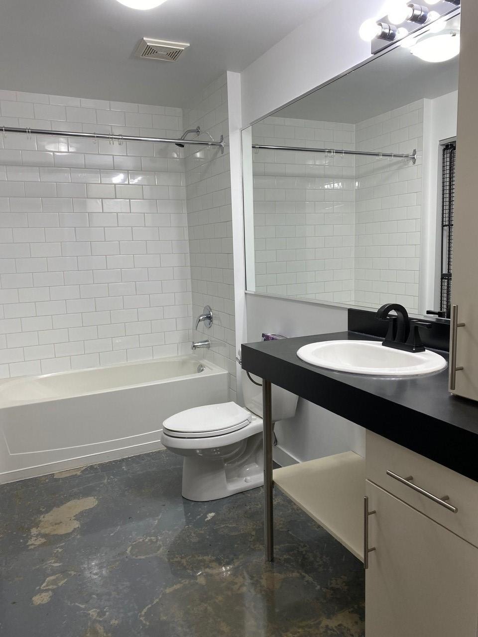 Condo 3 1/2 little italy complètement neuf 4