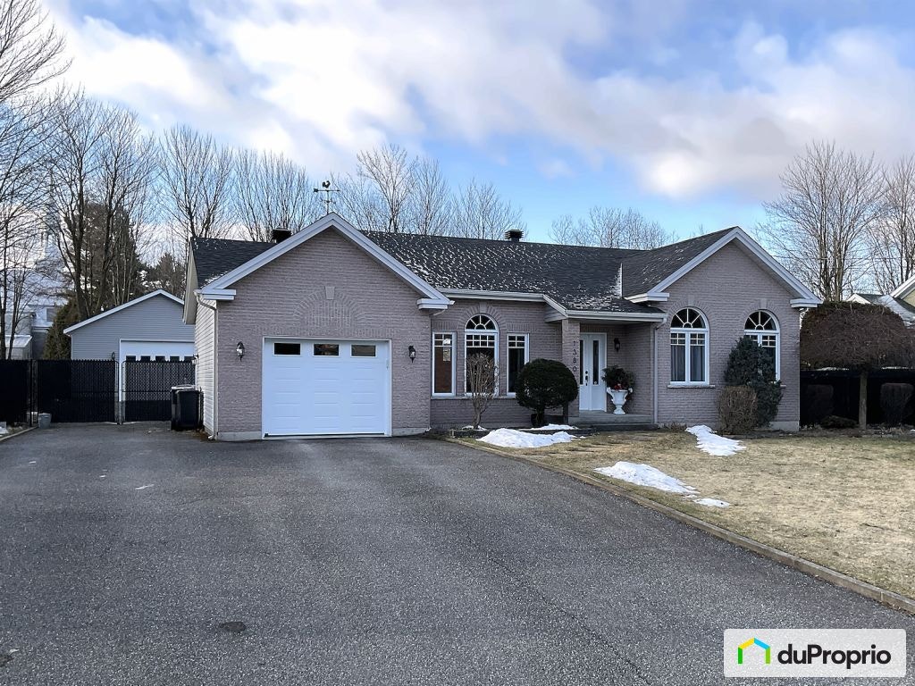 $619,900 - Bungalow for sale in St-Valerien-De-Milton — photo 2