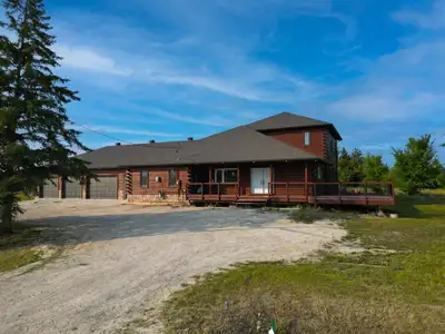 R14//Selkirk/S/S now offers anytime. This 3917 sq ft custom built country estate on 4.08 acres has e...