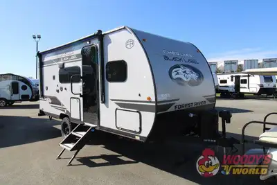 MVSA #40458 ALL TYPES OF CREDIT ACCEPTED Specifications and Features: Exterior Length: 21' 9 Exterio...