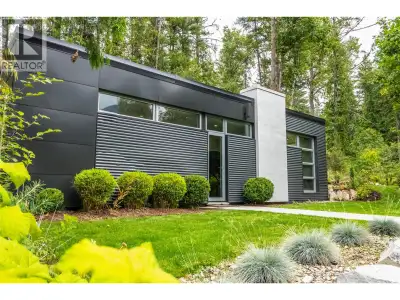 An incredible opportunity awaits at Proctor Point, where two magnificent lots totalling 1.45 acres a...
