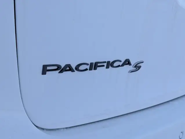 2026 Chrysler Pacifica Select in Cars & Trucks in Edmonton - Image 15