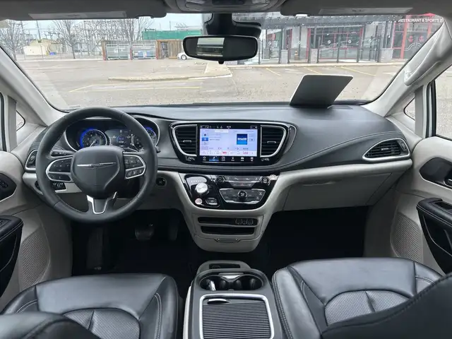 2023 Chrysler Pacifica Touring L AWD4329205524024627215
