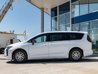 Welcome to 400 Chrysler Dodge Jeep Ram. 3.6L Pentastar V-6 engine - Advanced infotainment system - C... (image 4)