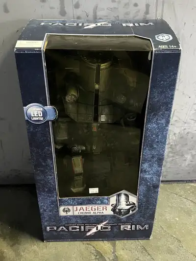 RARE Pacific Rim 18" Jaeger Cherno Alpha New in box 2014 NECA Reel Toys Item: 966N040714 To see this...