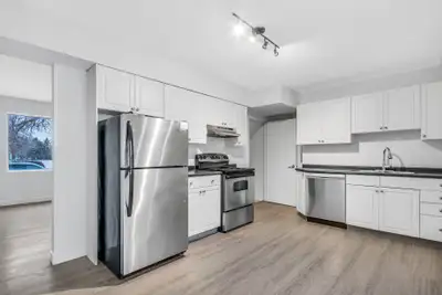 Enjoy a $500 move-in bonus when you sign a lease withing 48 hours! Internet included! Rent with conf...