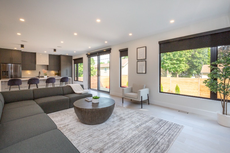 Luxury Home with 6 Beds + loft and 5 washrooms A must see Houses