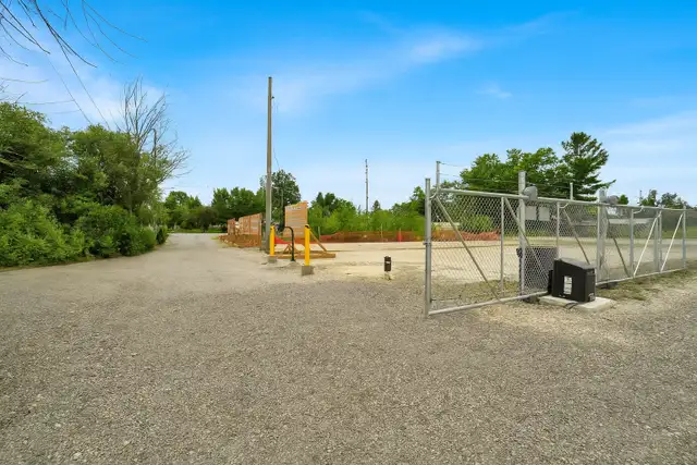 Smiths Falls Outdoor Vehicle Storage — 25% OFF Annual Storage in Storage & Parking for Rent in Ottawa - Image 4