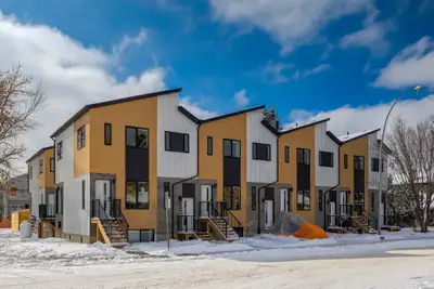 Brand New Townhouses in Capitol Hill Available Immediately Welcome to LDC 1912, a contemporary 16-un...