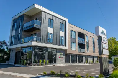 Magnifique appartement 4½, unité de coin, hauts plafonds, très fenestré situé dans le centre de Pont...