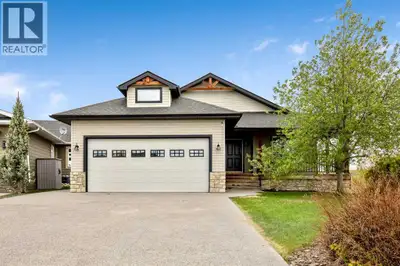 Welcome to the sought-after community of Speargrass, where golf course living meets small-town tranq...