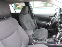 Fresh off lease from Toyota this super rare Corolla Cross is in super condition! Loaded up nicely wi... (image 6)