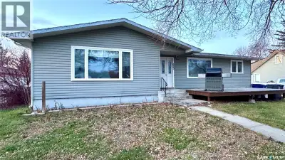 433 GARFIELD ST DAVIDSON, SK Updated 1,380 sq ft family home in Davidson! Built in 1966, this 4 bed,...