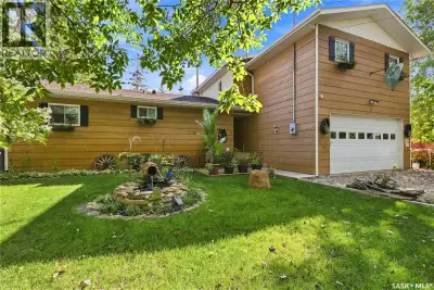 Welcome to 5 Elm Avenue, a spacious and inviting property located in desirable Grandview Beach. Resi...