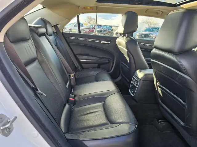2023 Chrysler 300652756970858261219