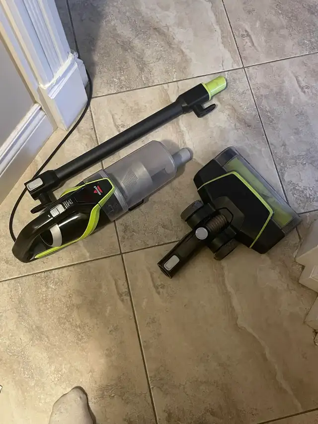 BISSELL Pet Hair Eraser® Slim Corded Stick Vacuum Powerful Pet in Vacuums in City of Toronto - Image 8