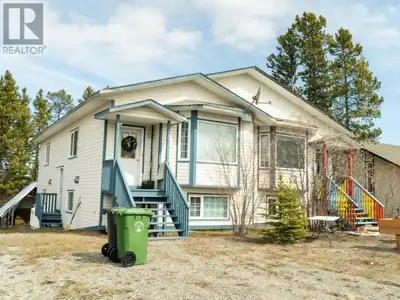 This bright and airy half duplex features a spacious open-concept layout, perfect for comfortable li...
