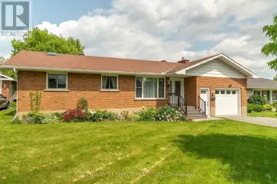 Welcome to this beautifully maintained all-brick bungalow in a great family oriented neighbourhood....