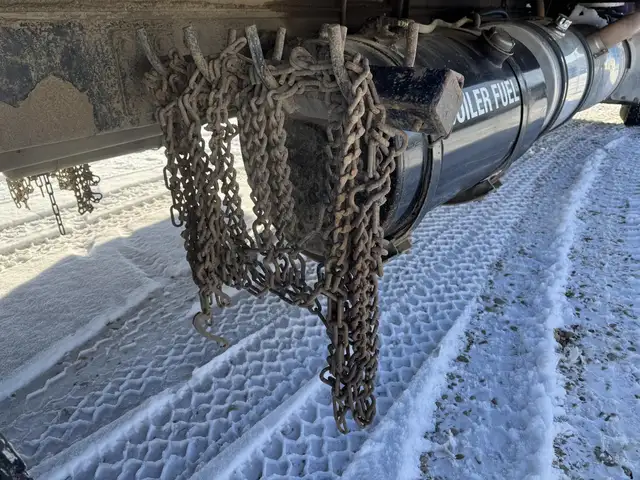 2005 PETERBILT 335 in Heavy Trucks in Saskatoon - Image 60