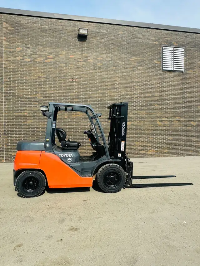 2018 Toyota DIESEL OUTDOOR Forklift with 8000 LB Cap side-shift  in Heavy Equipment in Mississauga / Peel Region - Image 3