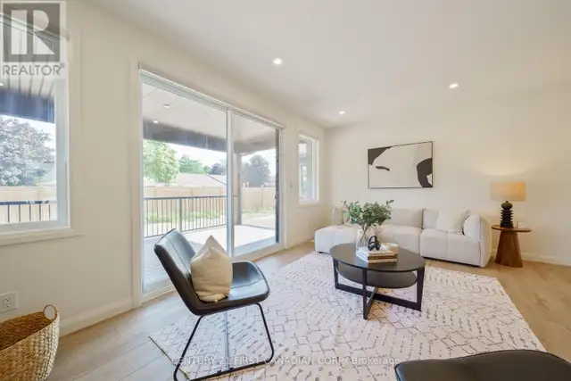 8 - 32 POSTMA CRESCENT North Middlesex (Ailsa Craig), Ontario in Houses for Sale in Grand Bend - Image 16