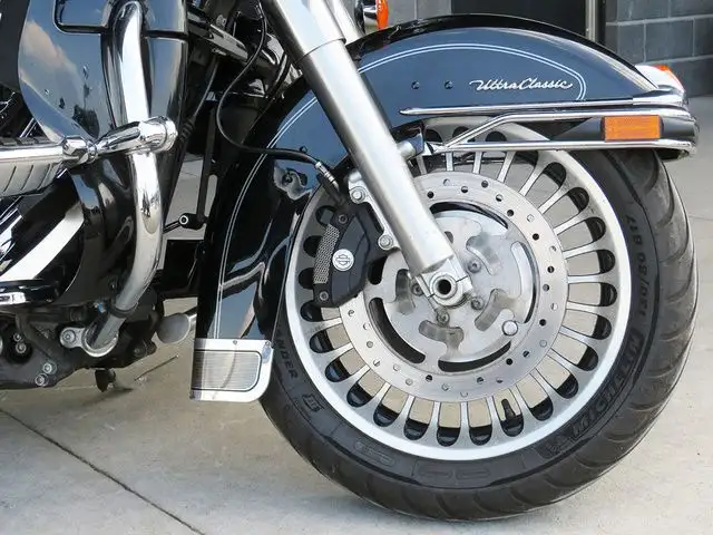 2009 Harley-Davidson FLHTCU Ultra Classic Electra Glide in Sport Touring in Cambridge - Image 11