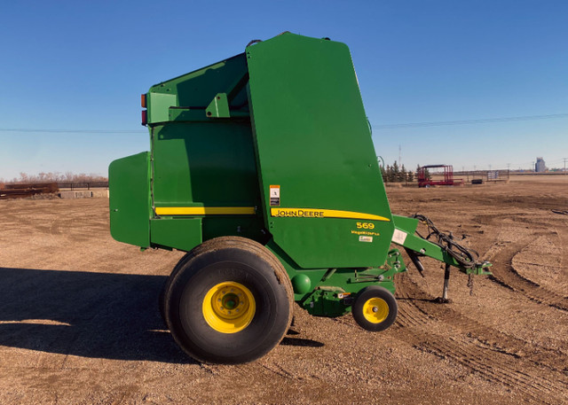 2016 John Deere 569 Round Baler in Farming Equipment in Saskatoon - Image 4