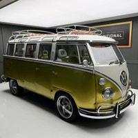 Check out this gorgeous 1975 Volkswagen Microbus Deluxe Samba 23 Window conversion. This beautiful b... (image 5)