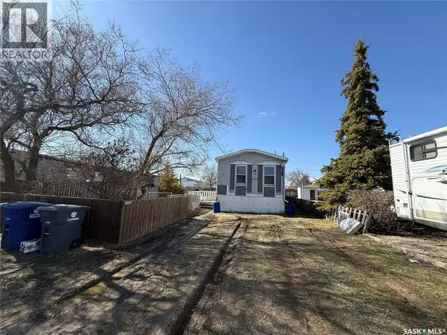 710 1st AVENUE W Kindersley, Saskatchewan in Houses for Sale in Saskatoon - Image 3