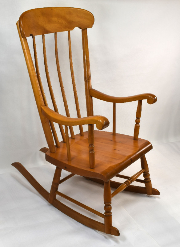 Grandfather Solid Wood Rocking chair 1990's in Chairs & Recliners in Mississauga / Peel Region - Image 3