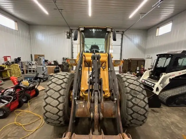 2000 VOLVO L70D WHEEL LOADER in Heavy Equipment in Regina - Image 4