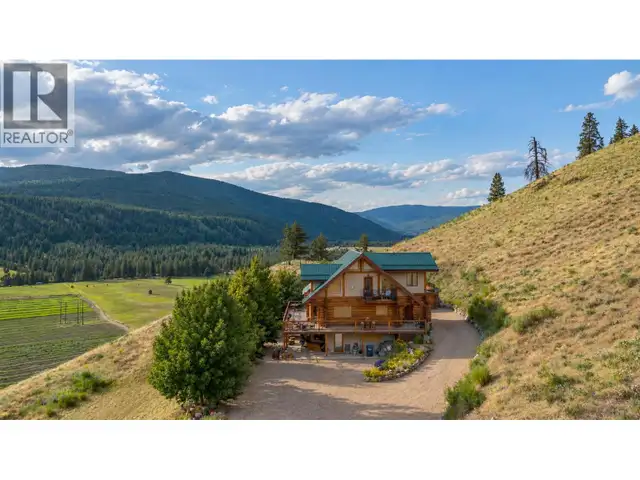 1225 Round Lake Road Armstrong, British Columbia in Houses for Sale in Vernon - Image 3