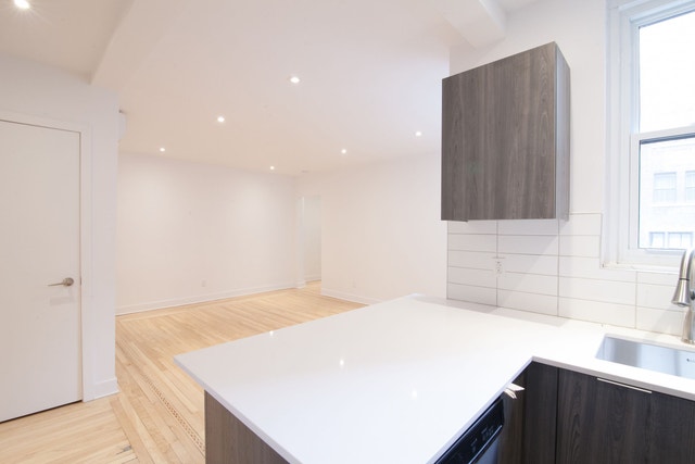 2105 Chomedey Street — photo 3