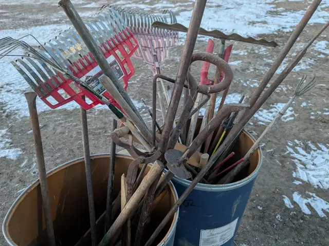 QTY OF TOOLS in Heavy Trucks in Kamloops - Image 6