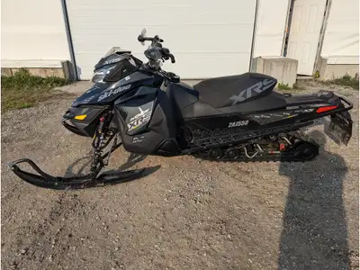 2016 Ski-Doo MXZ X-RS ROTAX 600 H.O. E-TEC 12493 KM 2016 MXZ XRS 600 Pull start, New Engine at 8000...