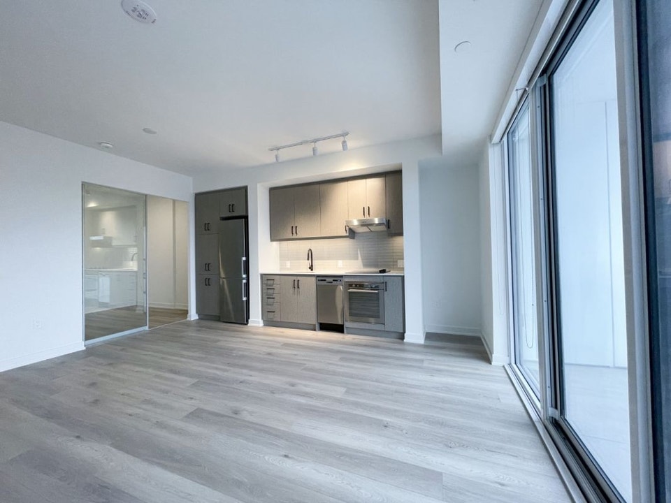 WEST CONDOS 2 Bedroom+Den Corner Condo For Rent Downtown Toronto 5