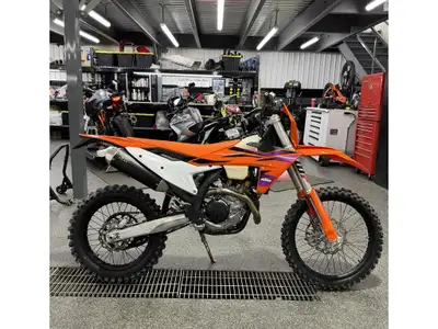 2024 KTM 450 XCF-W KTM 450 XCF-W 2024 Les photos peuvent être à titre indicatif et sans inscription....