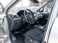 Discover spacious versatility and dependable capability with the 2017 Honda Pilot V6 LX. Finished in... (image 7)