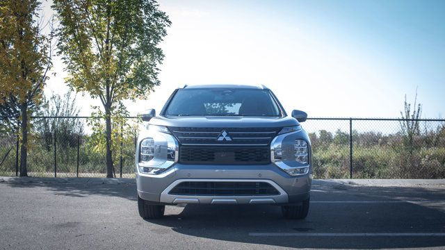 2023 Mitsubishi Outlander SEL S-AWC in Cars & Trucks in Edmonton - Image 3
