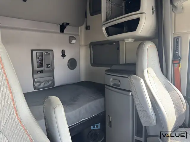 2022 Volvo VNL760 D13 | 455HP | 2.79 RATIO | I-SHIFT in Heavy Trucks in Calgary - Image 18
